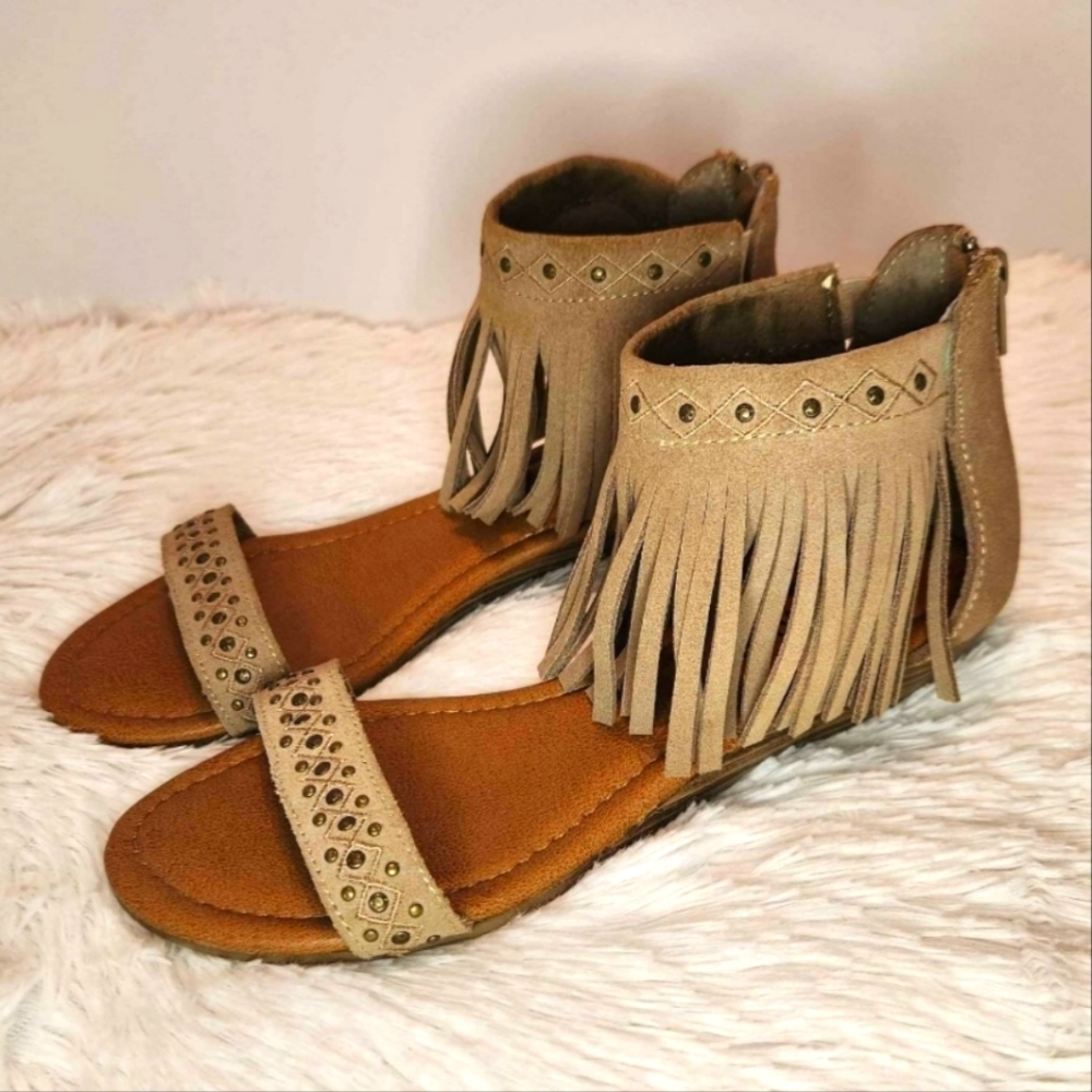 ✨️Minnetonka Savona Sandals Size 6 Taupe